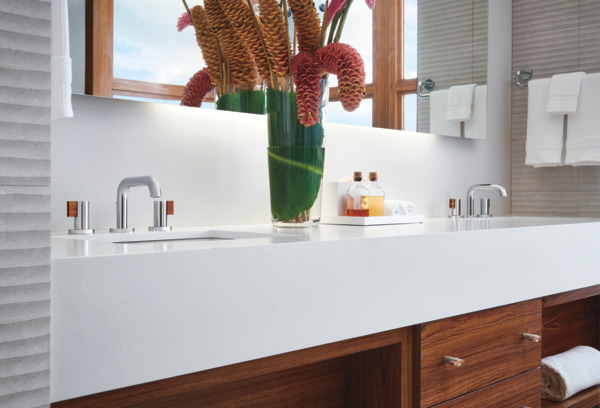 Litze 18" Towel Bar Chrome Finish